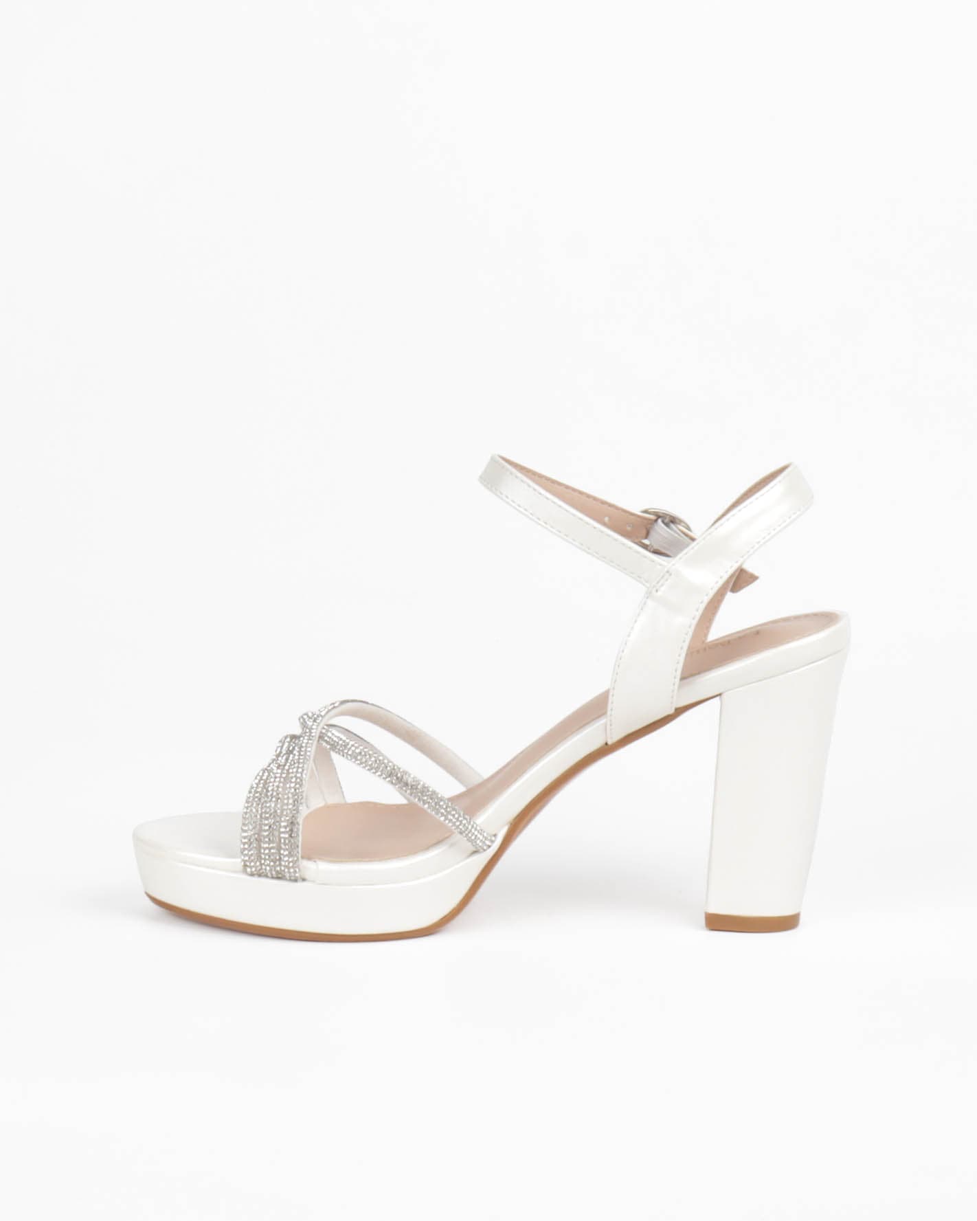 Sandales soirée blanches à talon carré et brides à strass