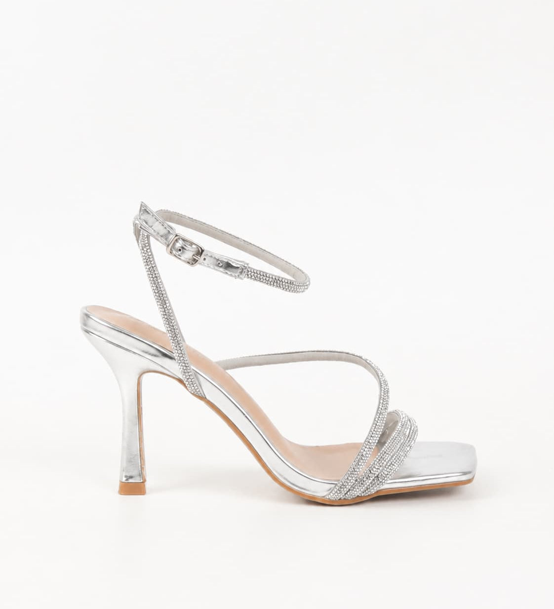 chaussures soirees argentées pour femme à talon et strass