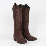 paire de bottes western santiags femme marron à tige haute et bout pointu vue trois quarts