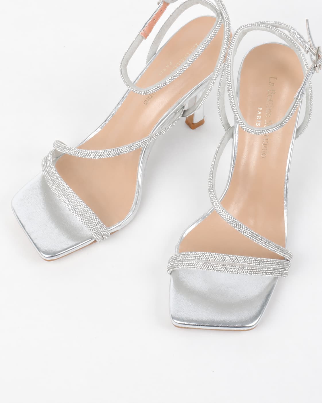 chaussures soirees argentées pour femme à talon et strass