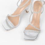 chaussures soirees argentées pour femme à talon et strass