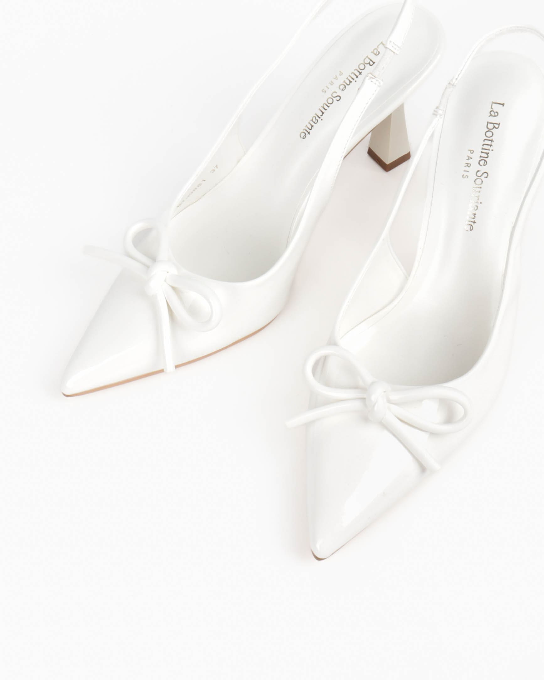 escarpins femme blancs vernis à nœud et bout pointu vue de dessus