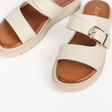 mules femme beige à double bride avec boucle dorée et semelle épaisse