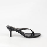 sandale femme noire à talon fin et brides croisées vue de profil extérieur