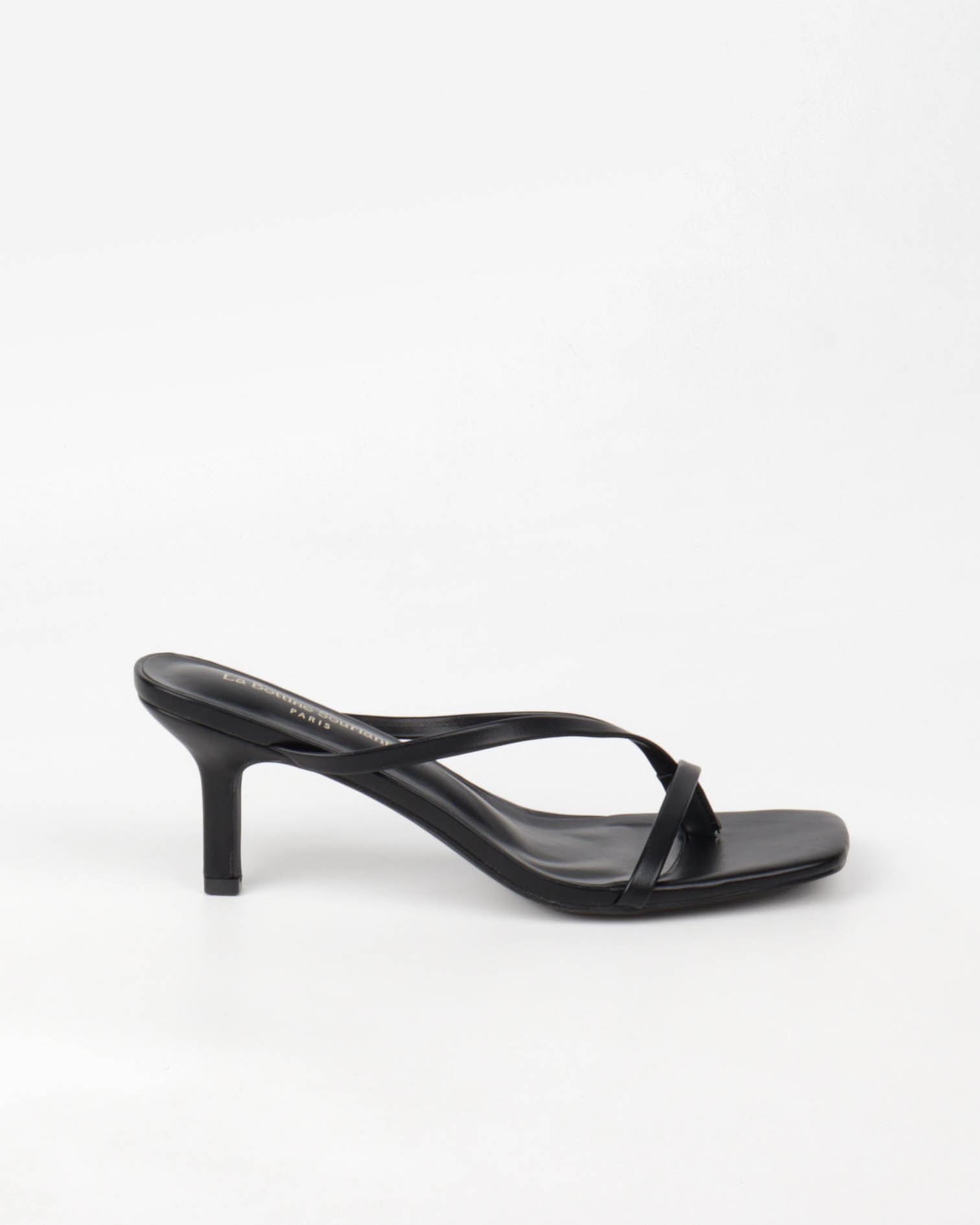sandale femme noire à talon fin et brides croisées vue de profil extérieur